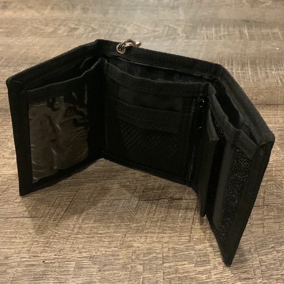 NWOT Punk Rocker Skull Embroided Tri-fold Nylon/Velcro Wallet Purse with Chain - Picture 7 of 13